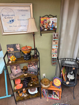 Halloween, Dia De Los Muertos, and all things spooky!